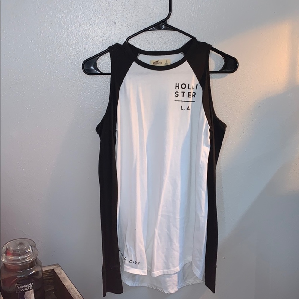 open shoulder long sleeve t-shirt